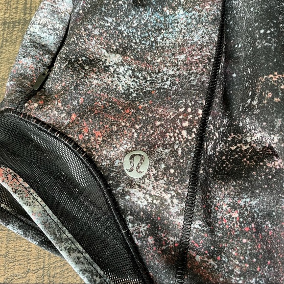 Lululemon Hotty Hot Short 2.5” - Picture 3 of 5